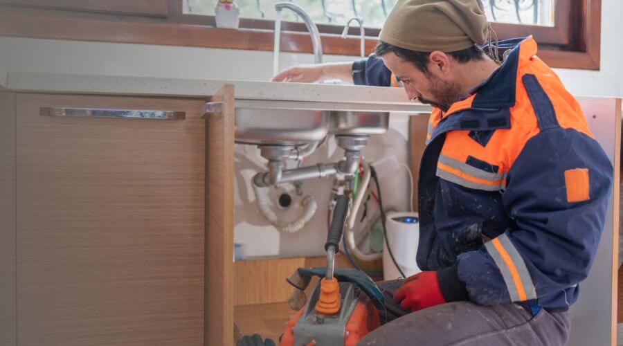 Expert burst pipe repair services in Bronaugh, MO